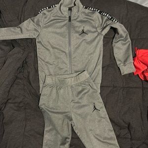 Boys 4t Jordan jogger suite